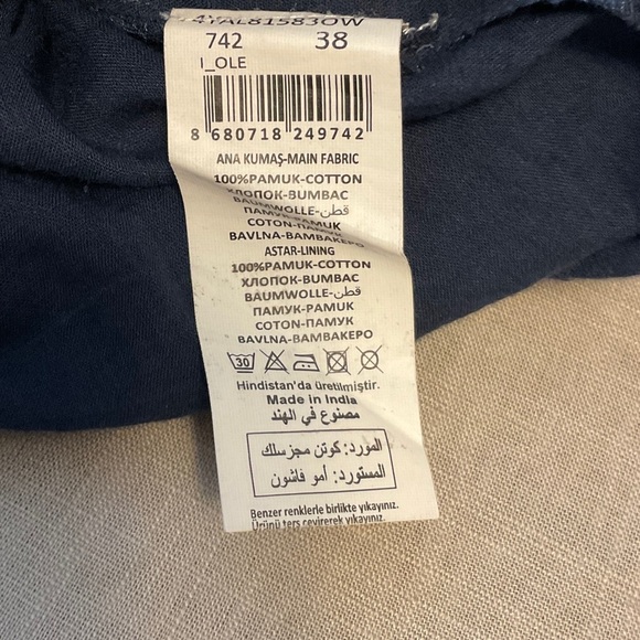 Chic Navy Dress with White Stripes - Picture 10 of 11